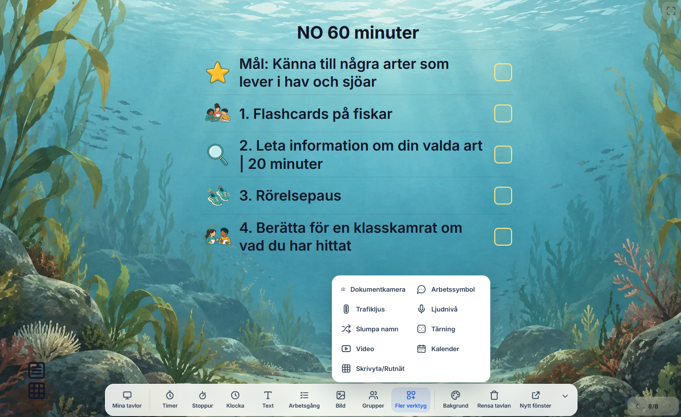Lektion i NO med havsbakgrund och öppet verktygsfält med bland annat dokumentkamera, trafikljus, ljudnivå, tärning och kalender